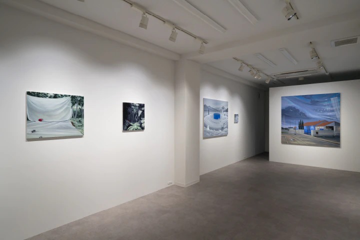 KYOBASHI ART WALL第1回優秀作家展覧会風景 コケシスキー「Somewhere」 撮影：加藤 健
