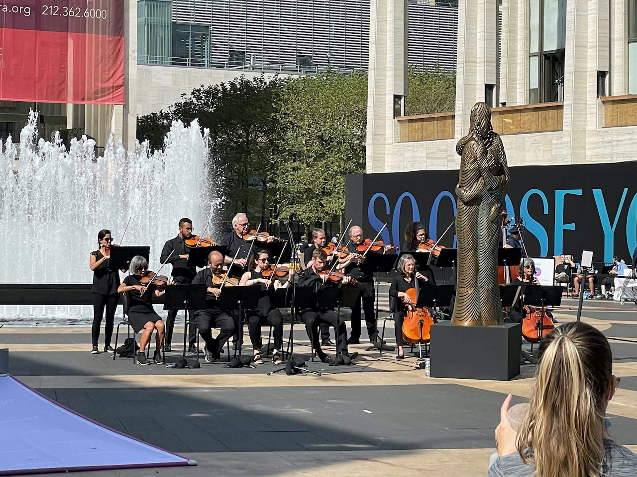 Lincoln Center Public Concert：精神疾患を持つ人とそれを支える人のために作られた、世界で唯一のクラシック音楽団体Me2/Orchestraによる、リンカーン・センターの広場で行われた屋外コンサート。撮影：橋本裕介