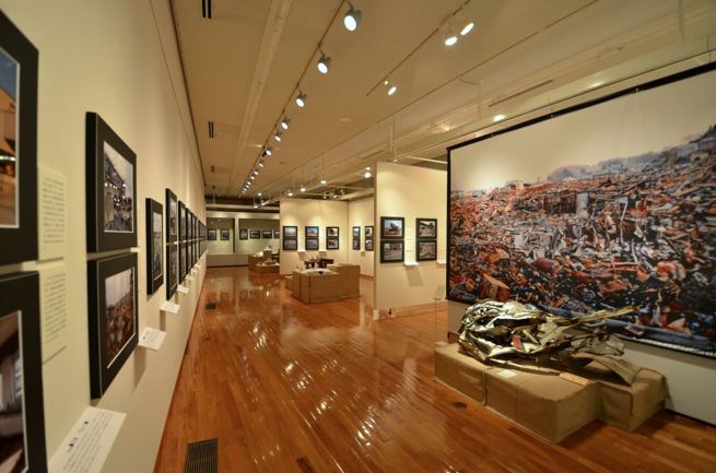 リアス・アーク美術館「東日本大震災の記録と津波の災害史」常設展示会場風景