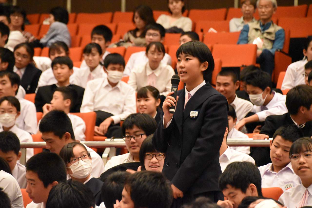 Q&A session during the official screening of In Our Paradise, an International Competition film at Yamagata International Documentary Film Festival 2019 (Yamagata Citizens' Hall; October 11, 2019) ©Yamagata International Documentary Film Festival