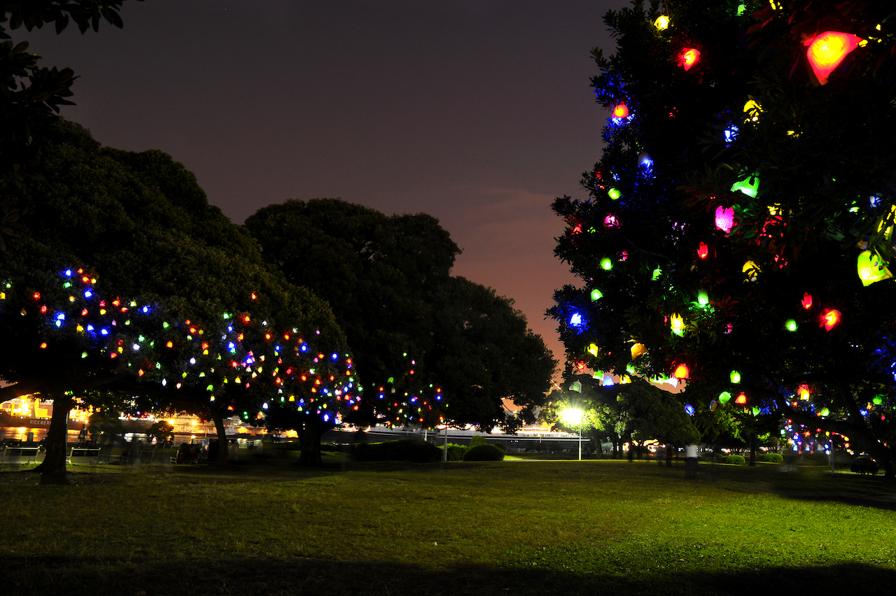 Smart Illumination Yokohama 2011 “Shining Smile Fruit” Kyota Takahashi Photo：Hideo Mori
